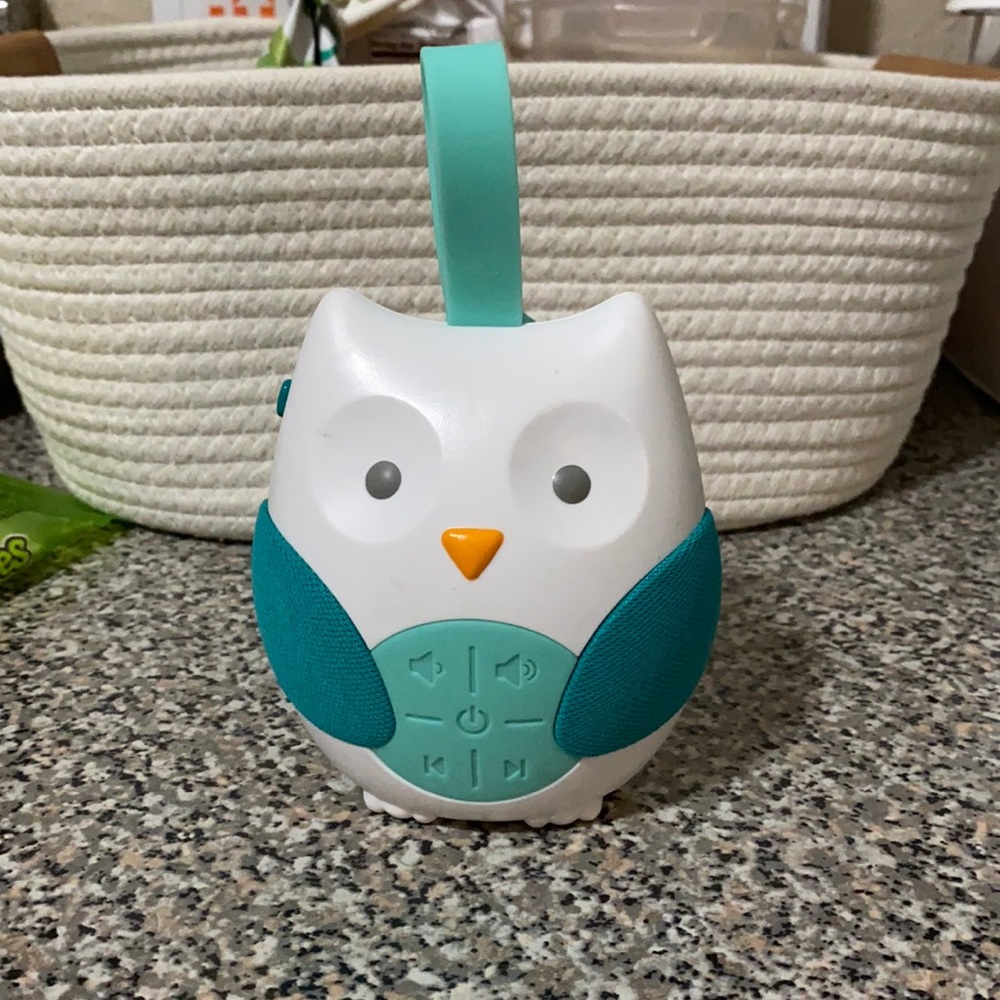 Portable baby owl soother